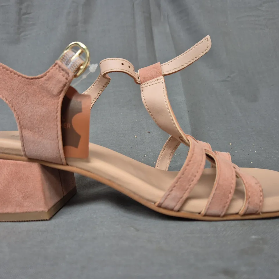 BOXED PAIR OF DEICHMANN 5TH AVENUE OPEN TOE LOW BLOCK HEEL SANDALS IN PINK EU SIZE 39