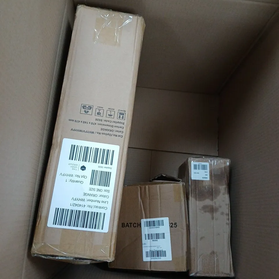 BOX OF APPROXIMATELY 6 ASSORTED CHRISTMAS HOUSEHOLD ITEMS TO INCLUDE - HOTEL CHOCOLAT CLASSIC CHRISTMAS SELECTION - THREE KINGS GINGERBREAD EXPRESS DECORATION - PRE LIT BAUBLE GARLAND - ETC