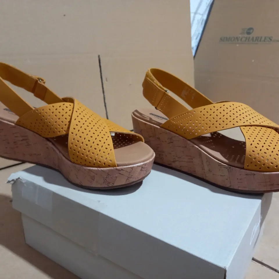 CLARKS LASER CUT LEATHER WEDGE SANDAL STANDARD FIT YELLOW- UK SIZE 7