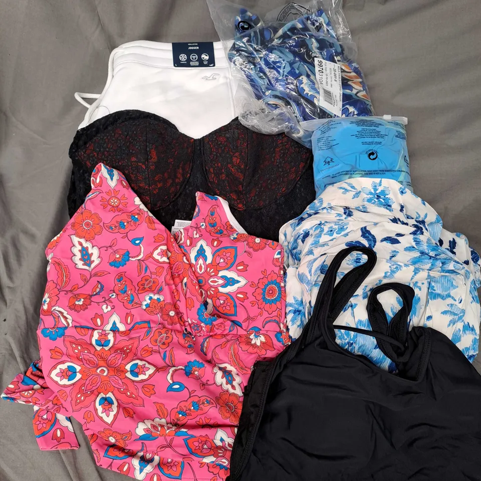 BOX OF APPROXIMATELY 25 ASSORTED CLOTHING ITEMS TO INCLUDE - DRESSES, JOGGERS, SWIMWEAR ETC