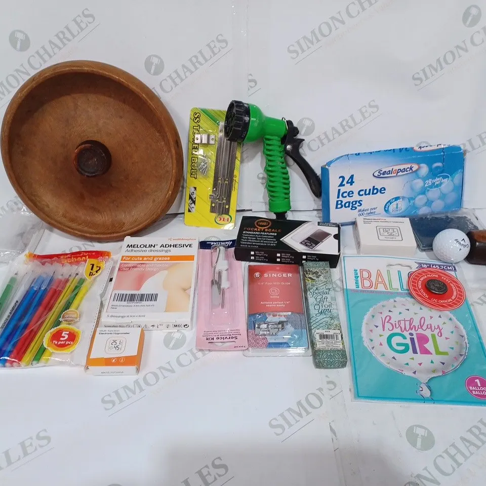 BOX TO CONTAIN APPROX. 25 X ASSORTED HOUSEHOLD PRODUCTS. INCLUDES BALLOONS, MALLET, SPRAY NOZZLE ETC 