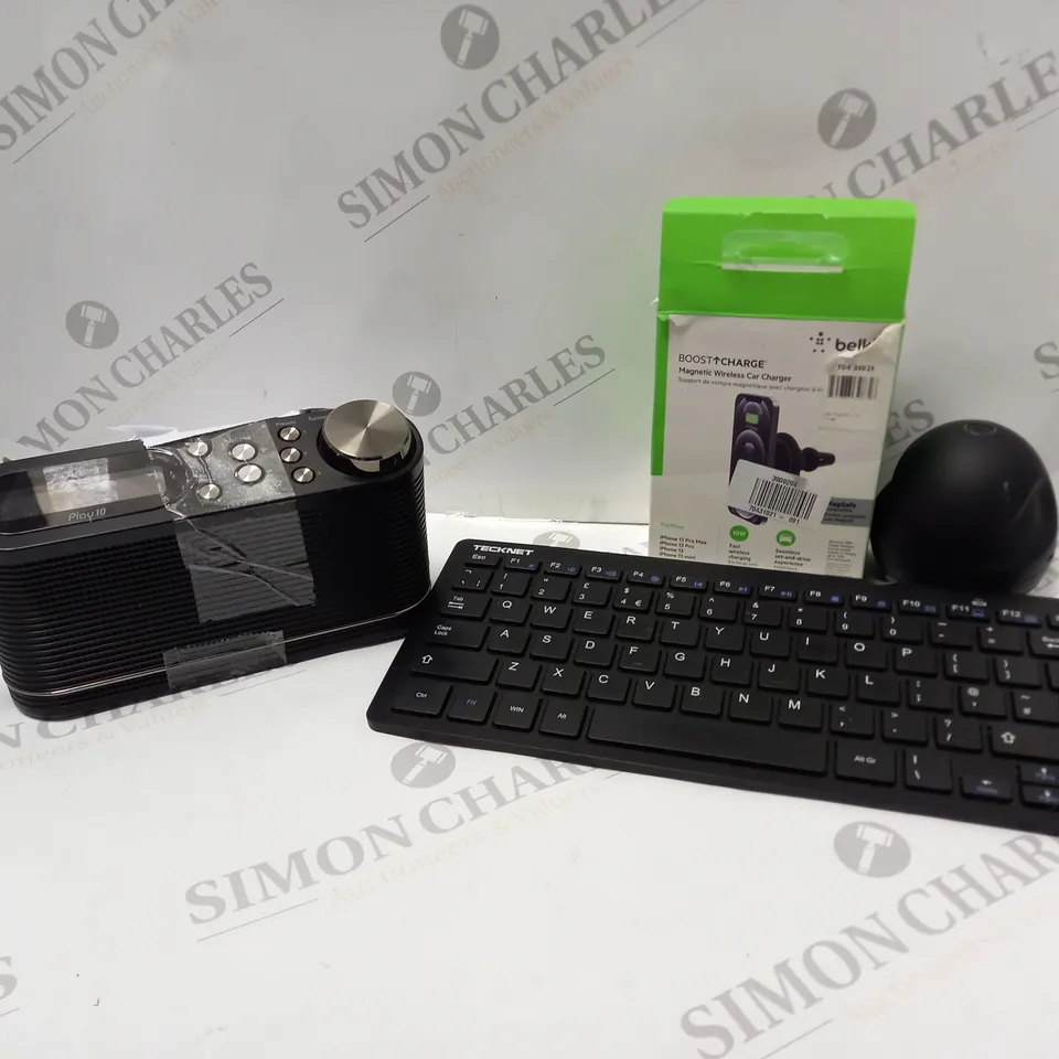 APPROXIMATELY 15 ASSORTED ELECTRICAL ITEMS TO INCLUDE TECKNET KEYBOARD, ROBERTS PLAY10, BELKIN CAR CHARGER, ETC