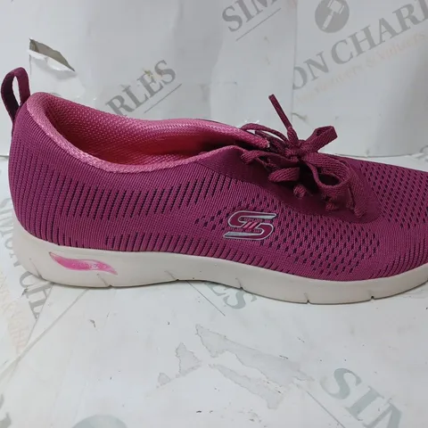 SKECHERS ARCH FIT REFINE TRAINER IN PINK - UK 3
