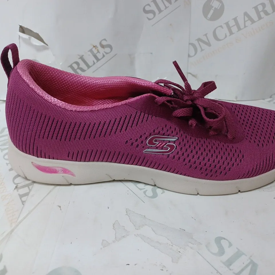 SKECHERS ARCH FIT REFINE TRAINER IN PINK - UK 3