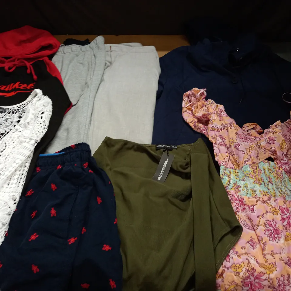 LARGE QUANTITY OF ASSORTED CLOTHING ITEMS TO INCLUDE PRETTYLITTLETHING, ZARA AND NIKE