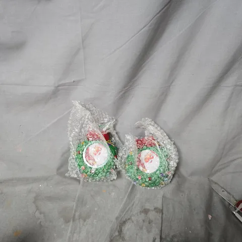 BOX OF APPROXIMATELY 20 HOUSEHOLD ITEMS INCLUDING: 2 CHRISTMAS DECORATIONS, SMALL SHREDDER AND OMBRE CUPS