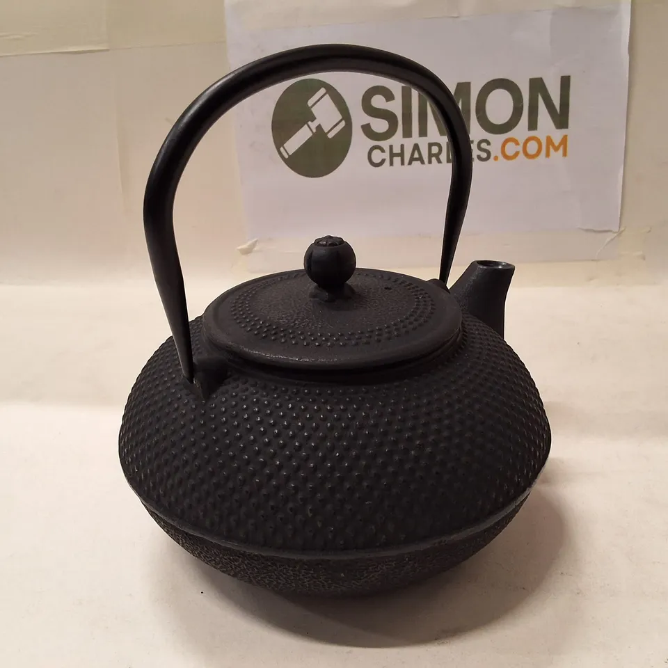 CAST IRON TEAPOT WITH TEXTURED SURFACE – BLACK