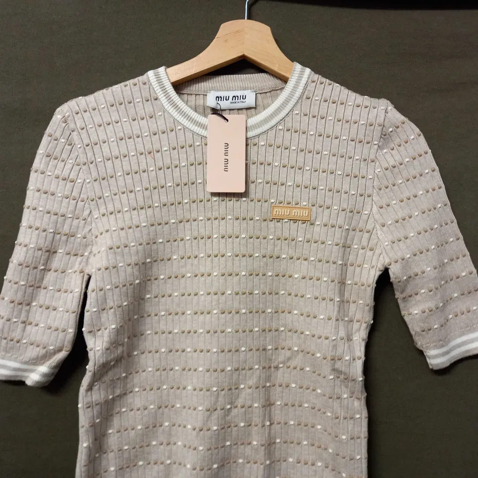 MIU MIU TEXTURED DESIGN SWEATER IN BEIGE/WHITE - SIZE 44