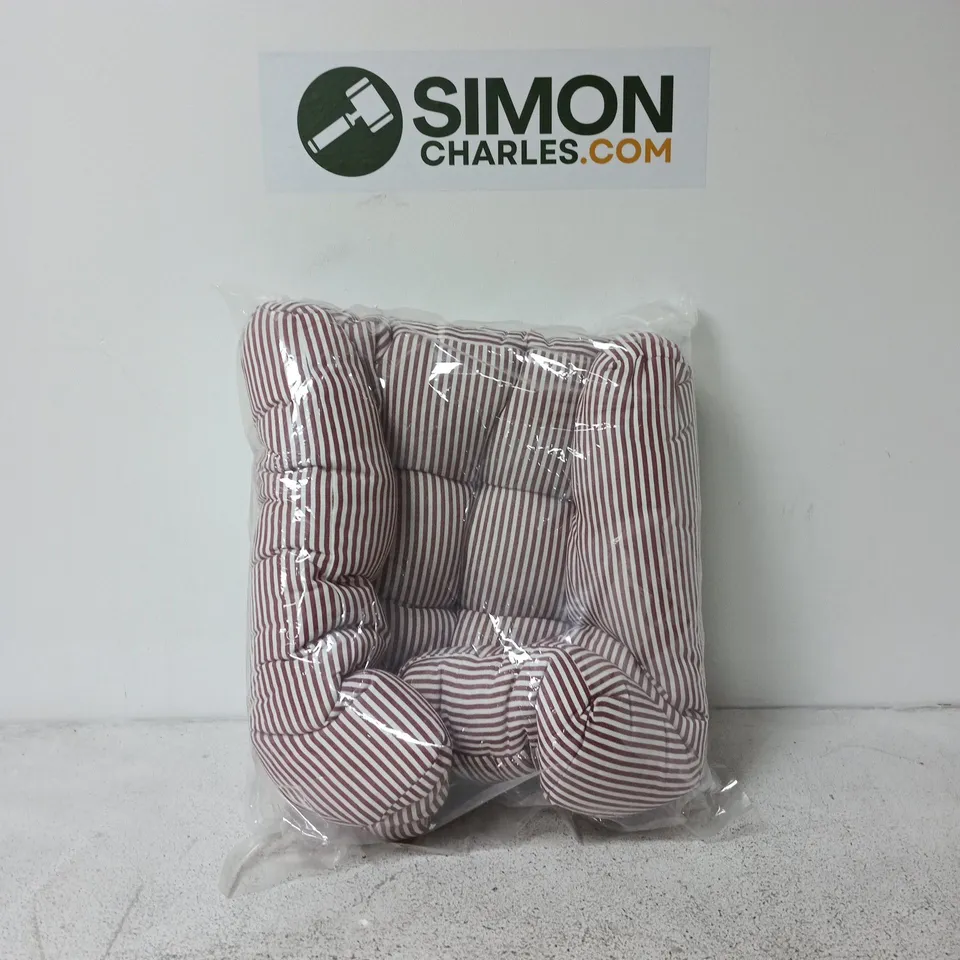CAGE OF APPROXIMATELY 12 ASSORTED ITEMS TO INCLUDE CUSHIONED PAD ETC