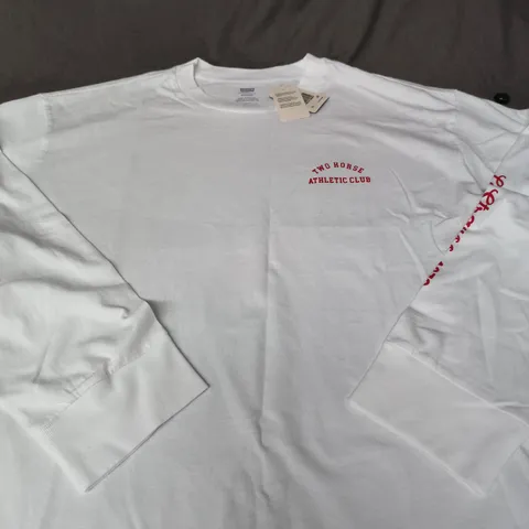 LEVI'S LONG-SLEEVE T-SHIRT WITH BACK PRINT – TWO HORSE ATHLETIC CLUB - XL