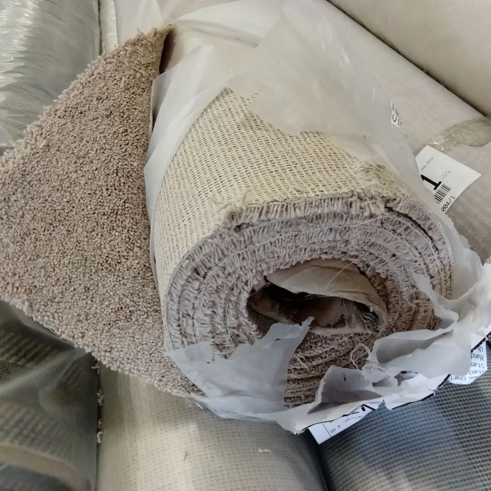ROLL OF QUALITY SWALEDALE GRAIN AB CARPET // APPROX SIZE: 3.9 x 4m