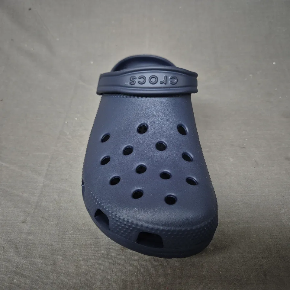 PAIR OF CROCS CLASSIC CLOGS IN NAVY UK SIZE M7/W8