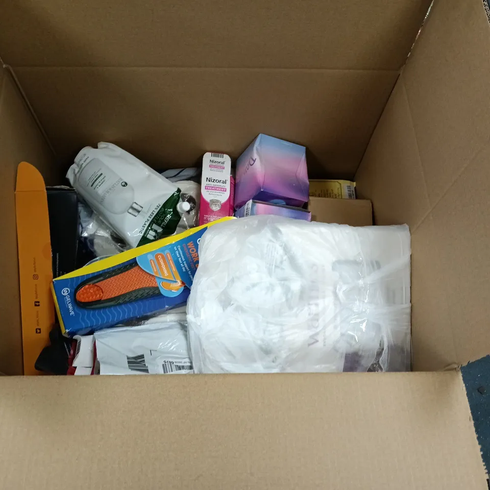 LOT OF APPROXIMATELY 20 ASSORTED HOUSEHOLD ITEMS TO INCLUDE FLASH SPEED MOP, CERAMIC WIND CHIME AND KEPLIN HOT WATER BOTTLE
