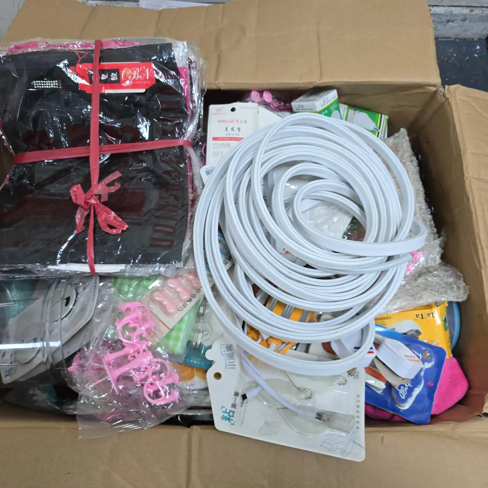 BOX OF APPROXIMATELY 30 HOUSEHOLD ITEMS TO INCLUDE LIGHT BULBS, BRUSH HEAD AND DRINKS BOTTLES