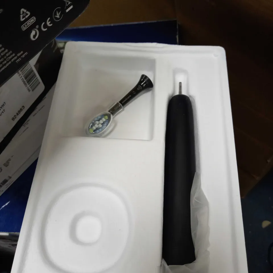 PHILIPS SONICARE DIAMONDCLEAN ELECTRIC TOOTHBRUSH