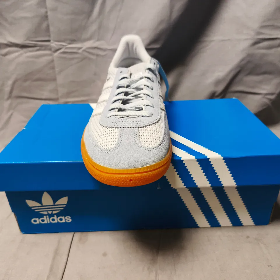 BOXED PAIR OF ADIDAS HANDBALL SPEZIAL WOMEN'S SHOES IN PALE BLUE/WHITE SIZE UK 7