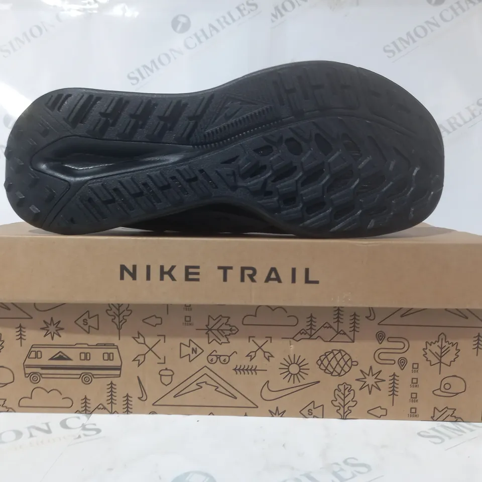 BOXED PAIR OF NIKE JUNIPER TRAIL 2 GTX SHOES IN BLACK UK SIZE 9