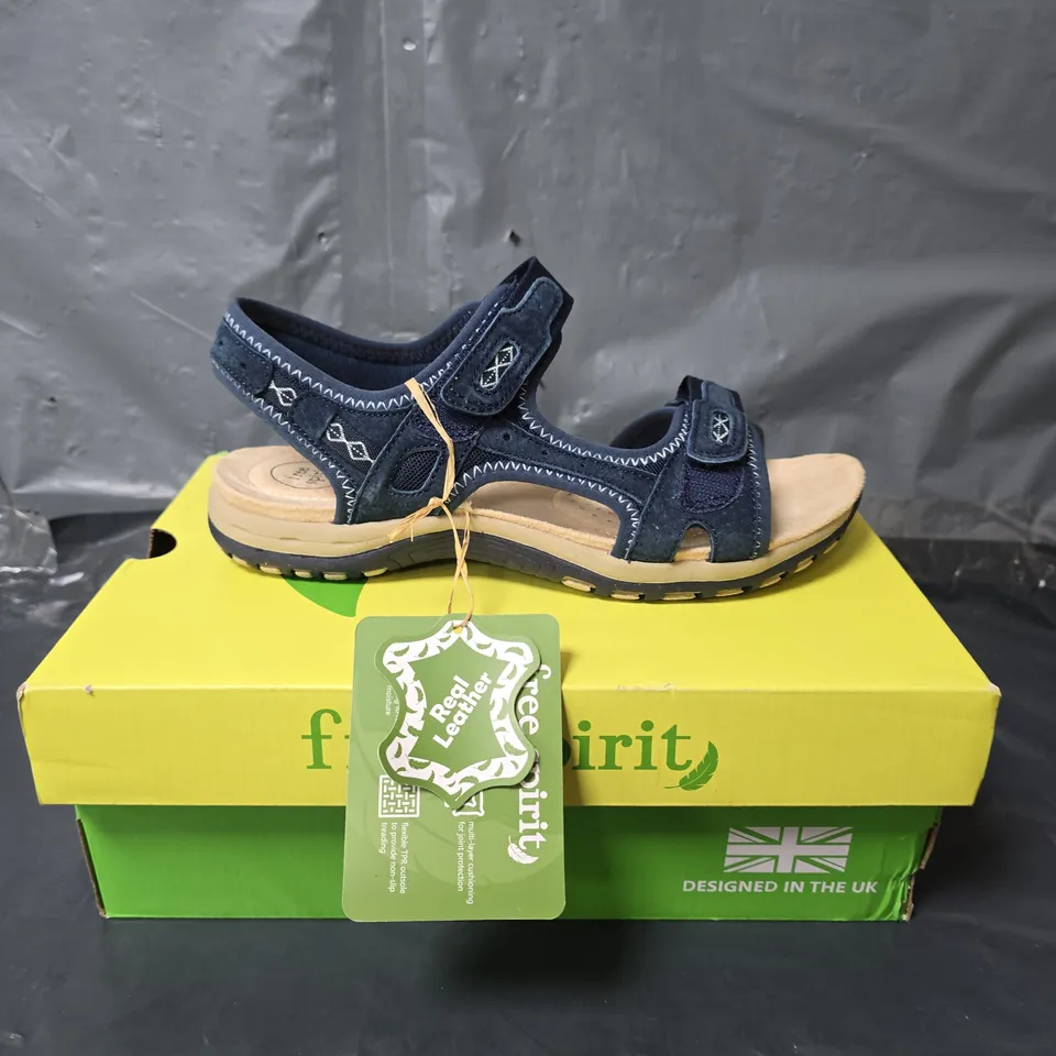 FREE SPIRIT VELCRO FASTENING SANDALS - NAVY - SIZE 7