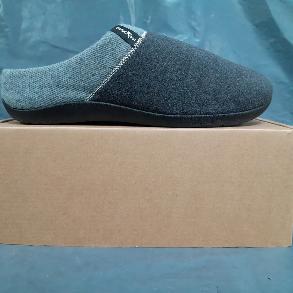 BOXED PAIR OF ERGOFOOT SLIPPERS IN GREY SIZE UK 8