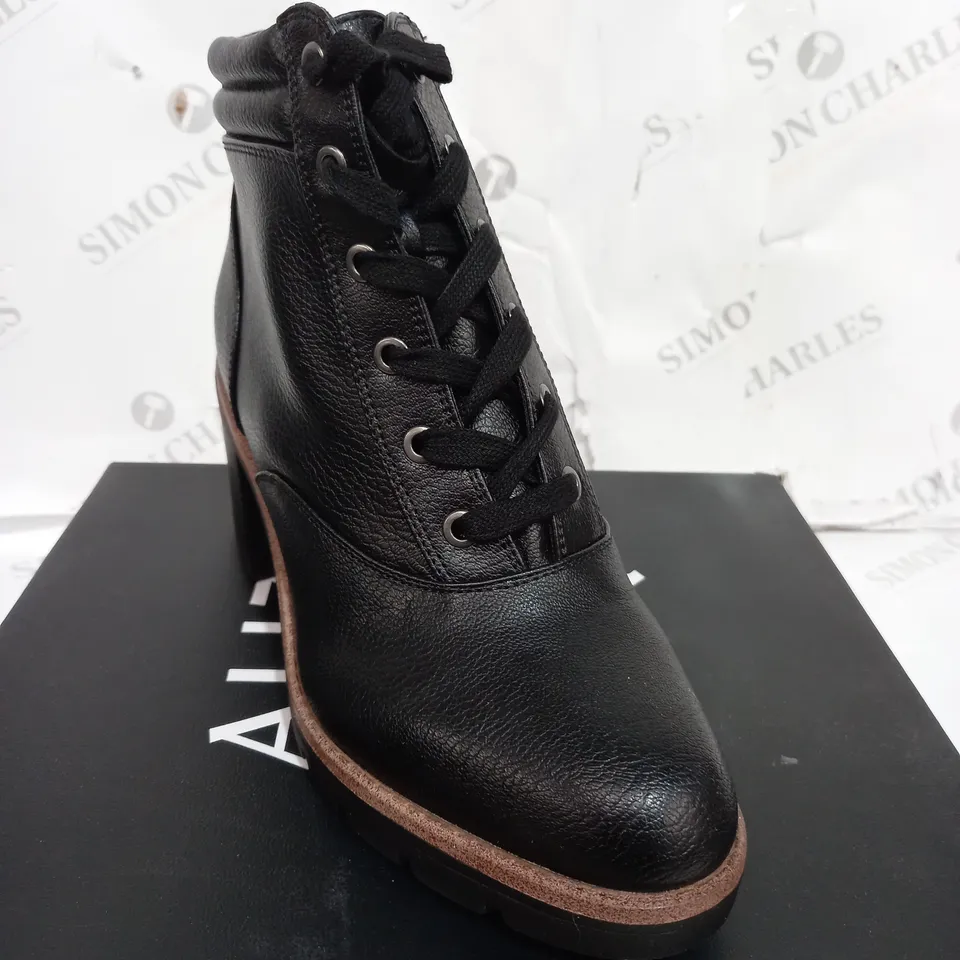 NATURALIZER JAGGER BLACK HEELED BOOT - UK SIZE 6