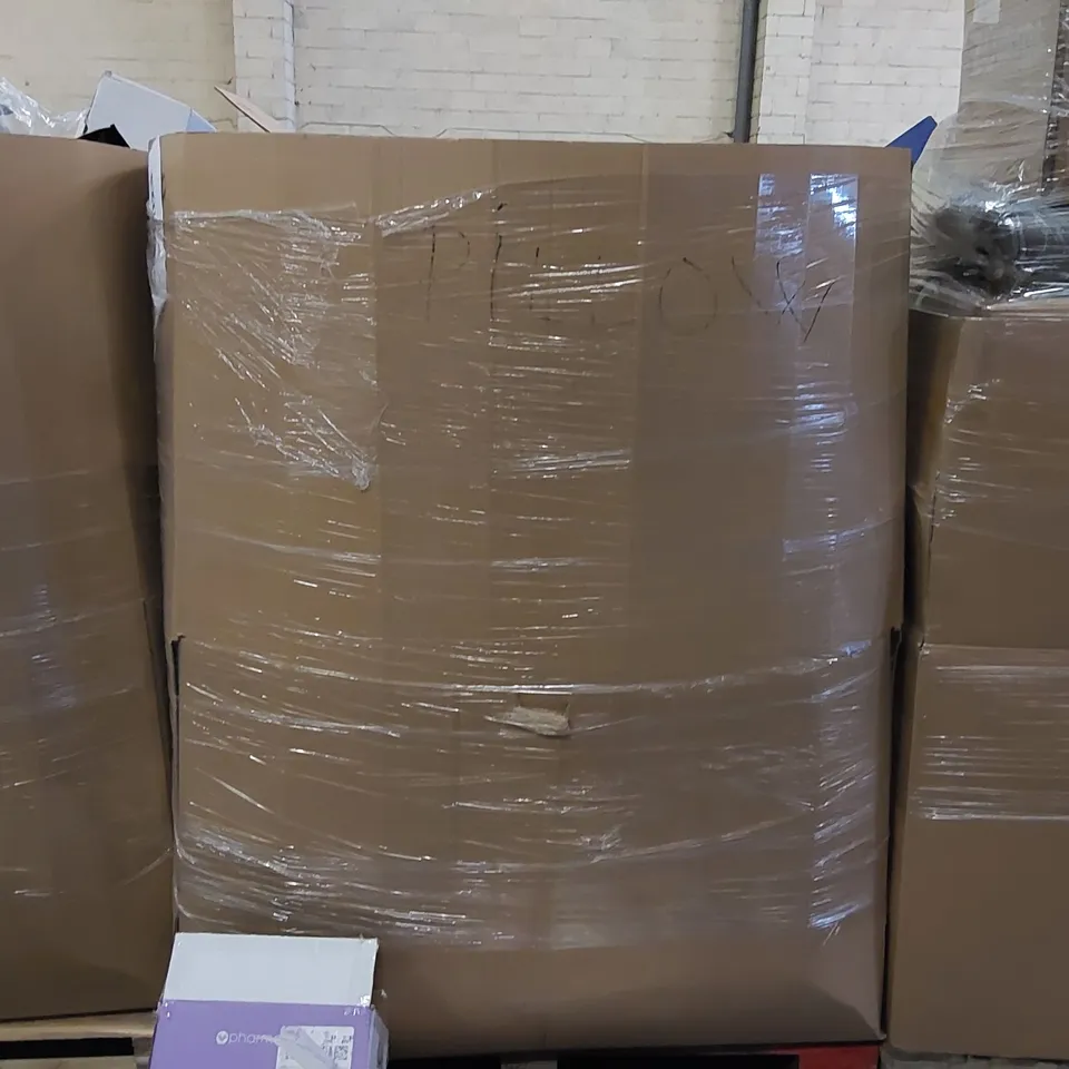 PALLET OF ASSORTED ITEMS INCLUDING: PILLOWS, DRAFT STOPPER, CUSHIONS 