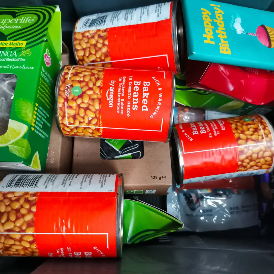 APPROXIMATELY 10 ASSORTED FOOD AND DRINK ITEMS TO INCLUDE BAKED BEANS, FREDDO, FERRERO ROCHER, ETC