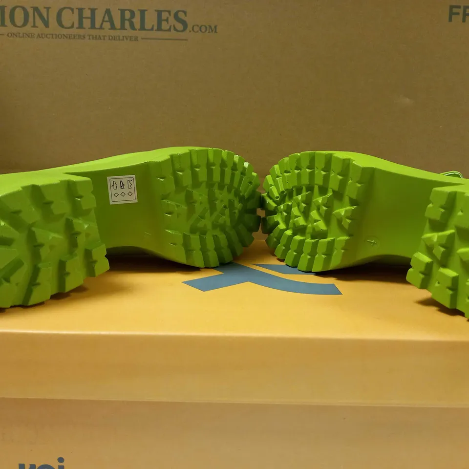 KOI KIWI SORBET SLIP ON CHUNKY VEGAN MULES - SIZE 4
