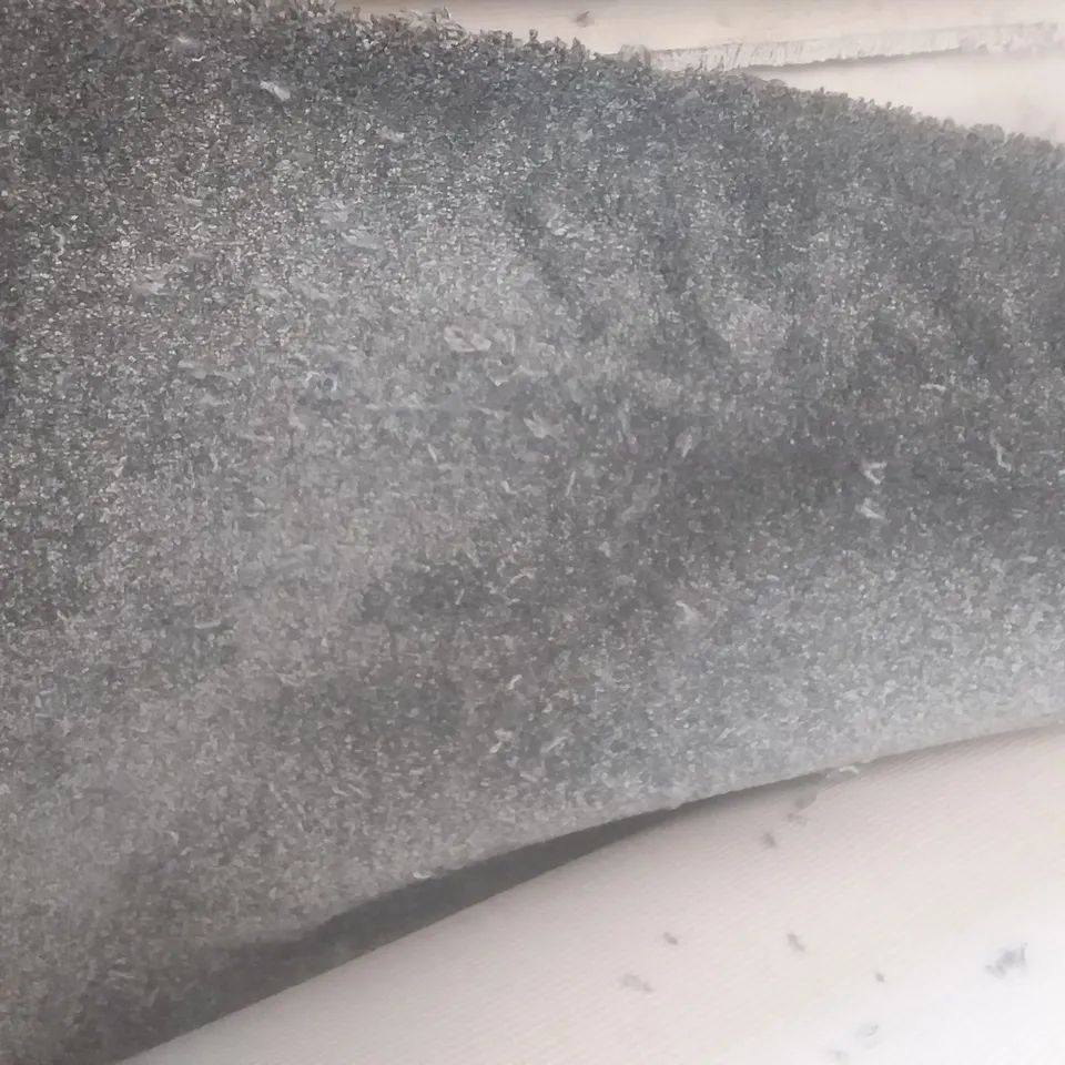 ROLL OF QUALITY ADDICTION 973 LEAD CARPET APPROXIMATELY 5X6.4M