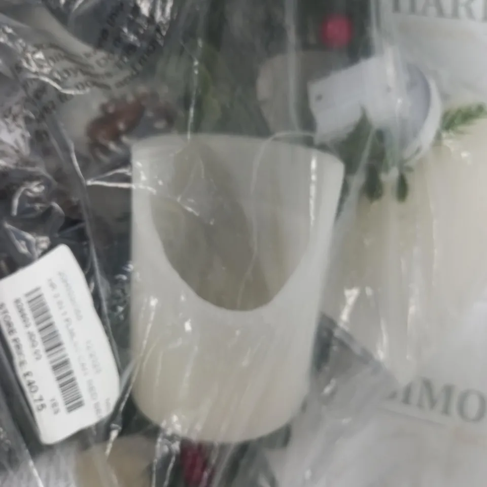 BOXED HOME REFLECTIONS 3 IN 1 FLAMELESS CANDLE WITH WREATH SET RED BERRY