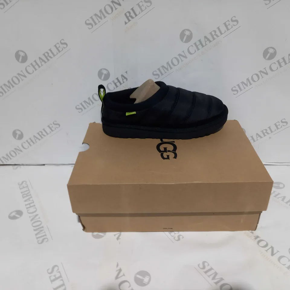 BOXED PAIR OF UGG K TASMAN SIZE UK 2