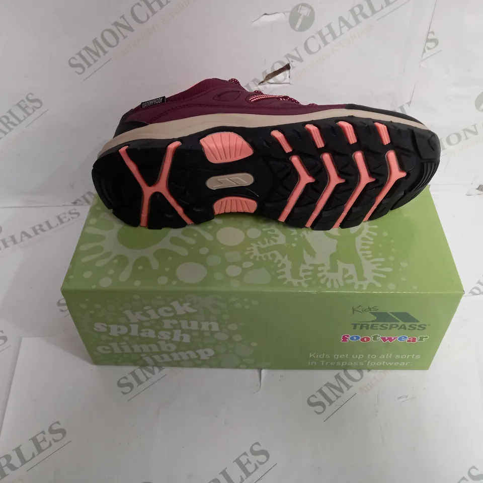 BOXED PAIR OF TRESPASS KIDS WATERPROOF TRAINING SHOES IN RED - UK SIZE 