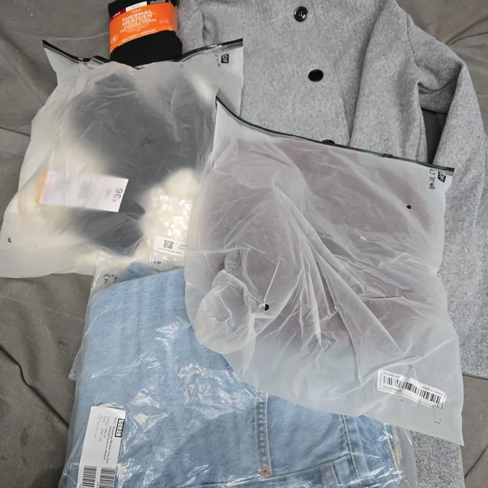 APPROXIMATELY 30 ASSORTED CLOTHING ITEMS IN VARIOUS SIZES, STYLES & COLOURS TO INCLUDE BRANDS SUCH AS M&S, TOPSHOP, F&F, ETC - COLLECTION ONLY