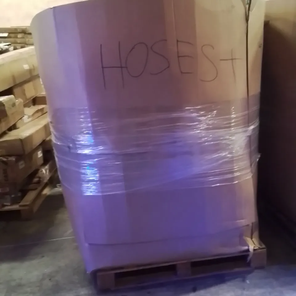PALLET CONTAINING LARGE QUANTITY OF HOSES