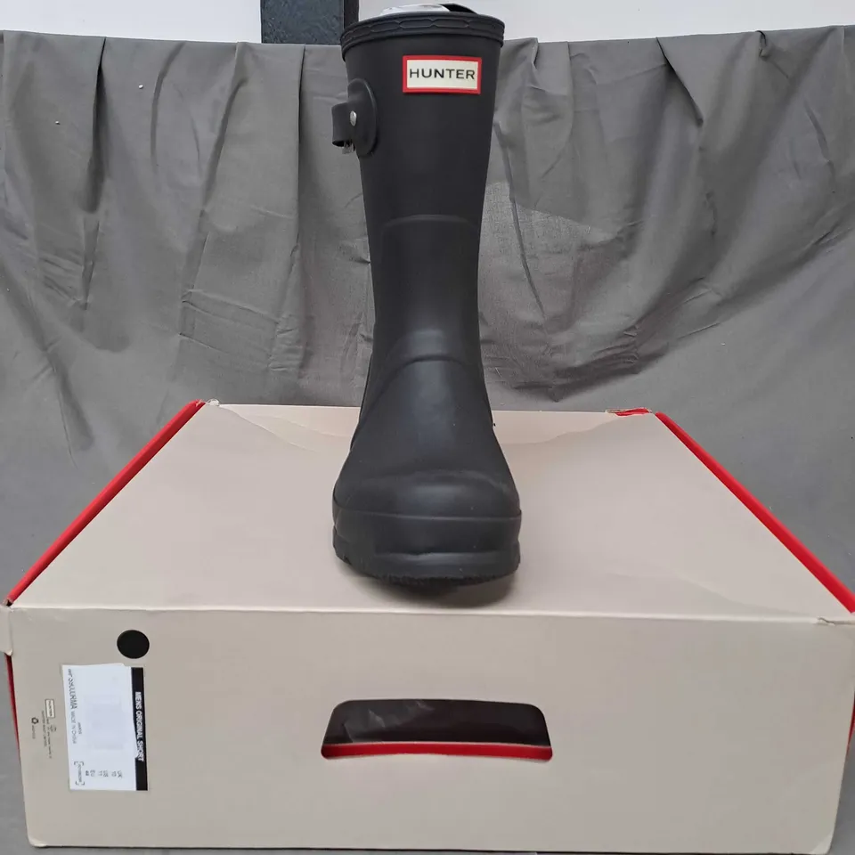 BOXED HUNTER WOMEN'S RAIN BOOT SIZE 10