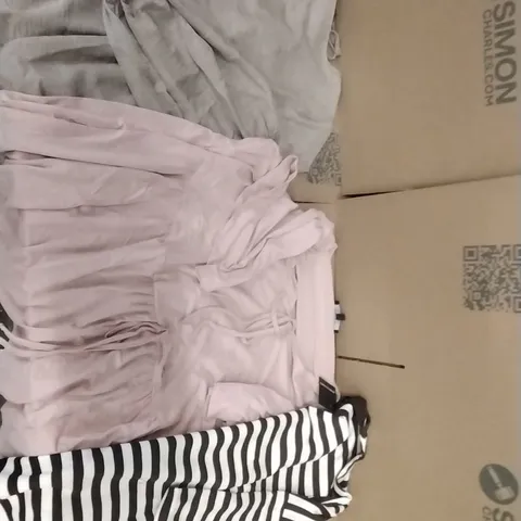 PALLET CONTAINING APPROXIMATELY 100 BRAND NEW DESIGNER WOMEN'S CLOTHES WHICH INCLUDE; JD WILLIAMS TOPS, DRESSES ETC