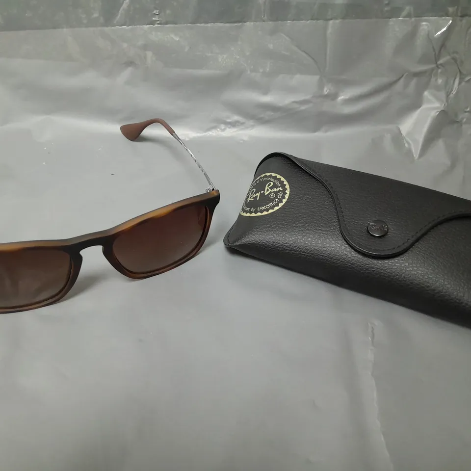 RAY-BAN CHRIS SQUARE SUNGLASSES RRP £127