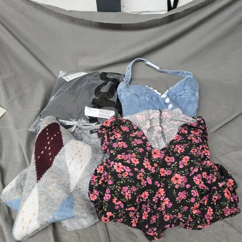 BOX OF APPROXIMATELY 20 ASSORTED CLOTHING ITEMS TO INCLUDE DRESS, JUMPER, TOPS, ETC
