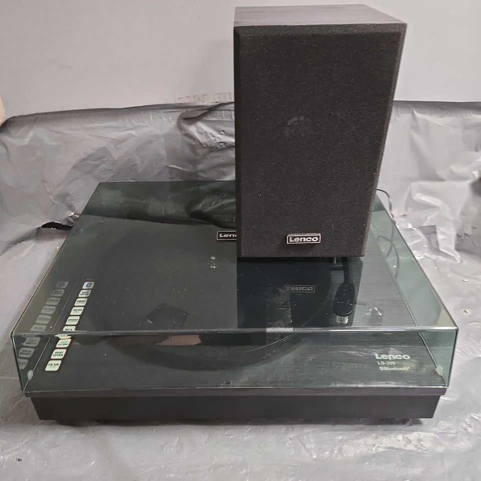 LENCO LS-300BK BELT DRIVE TURNTABLE WITH BLUETOOTH AND WOODEN SPEAKER