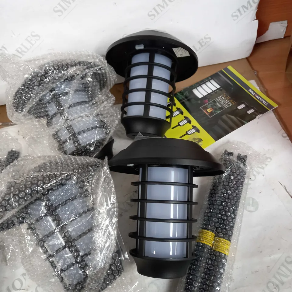 BELL & HOWELL SET OF 4 SOLAR 21 LUMENS DUAL FUNCTION FLAME/ WHITE STAKE LIGHTS