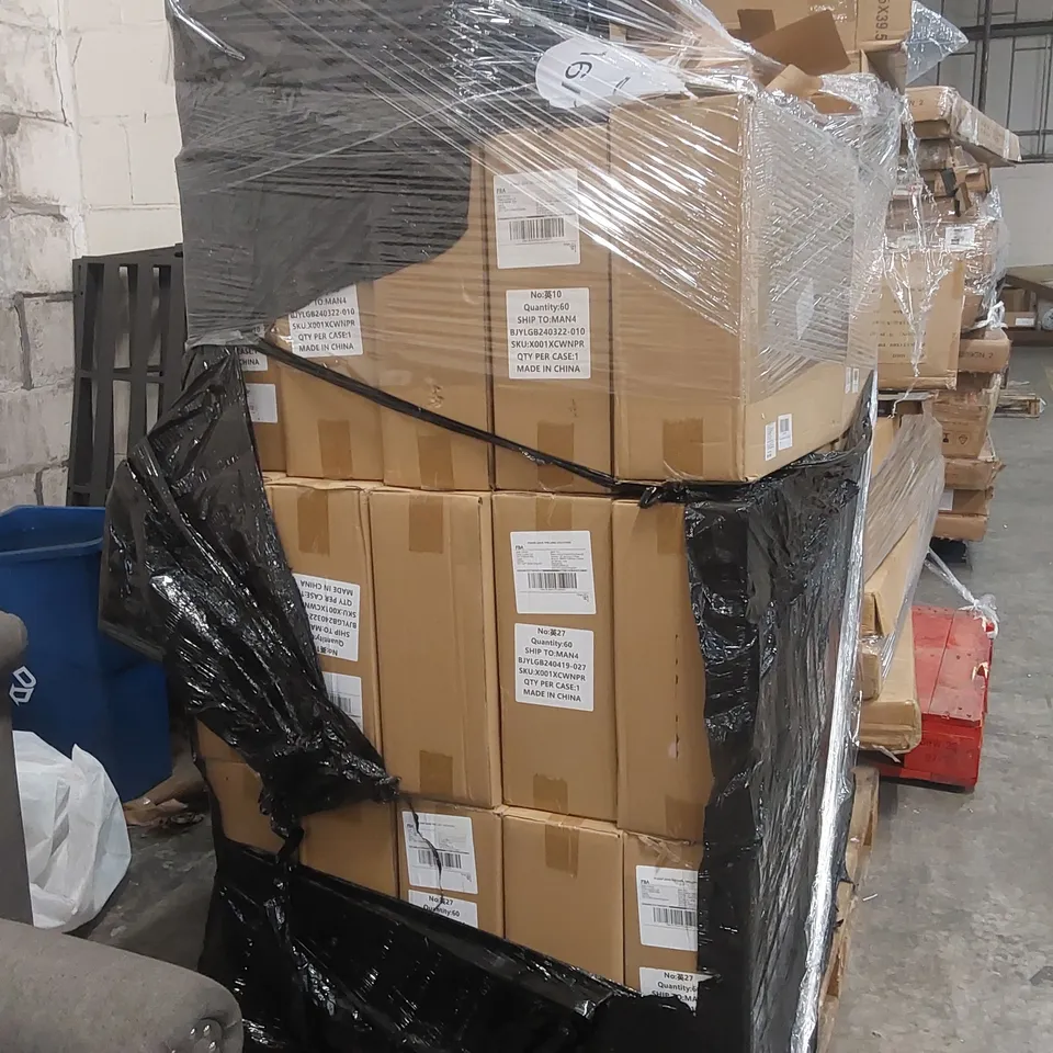 PALLET CONTAINING A VERY LARGE QUANTITY OF CAT LITTER BOXES AND OTHER ASSORTED ITEMS 