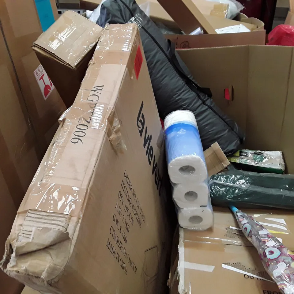 PALLET OF ASSORTED HOUSEHOLD ITEMS TO INCLUDE STEAM CLEANER, BATH BOARDS CUSHIONS AND BATH WATER BARRIER ECT