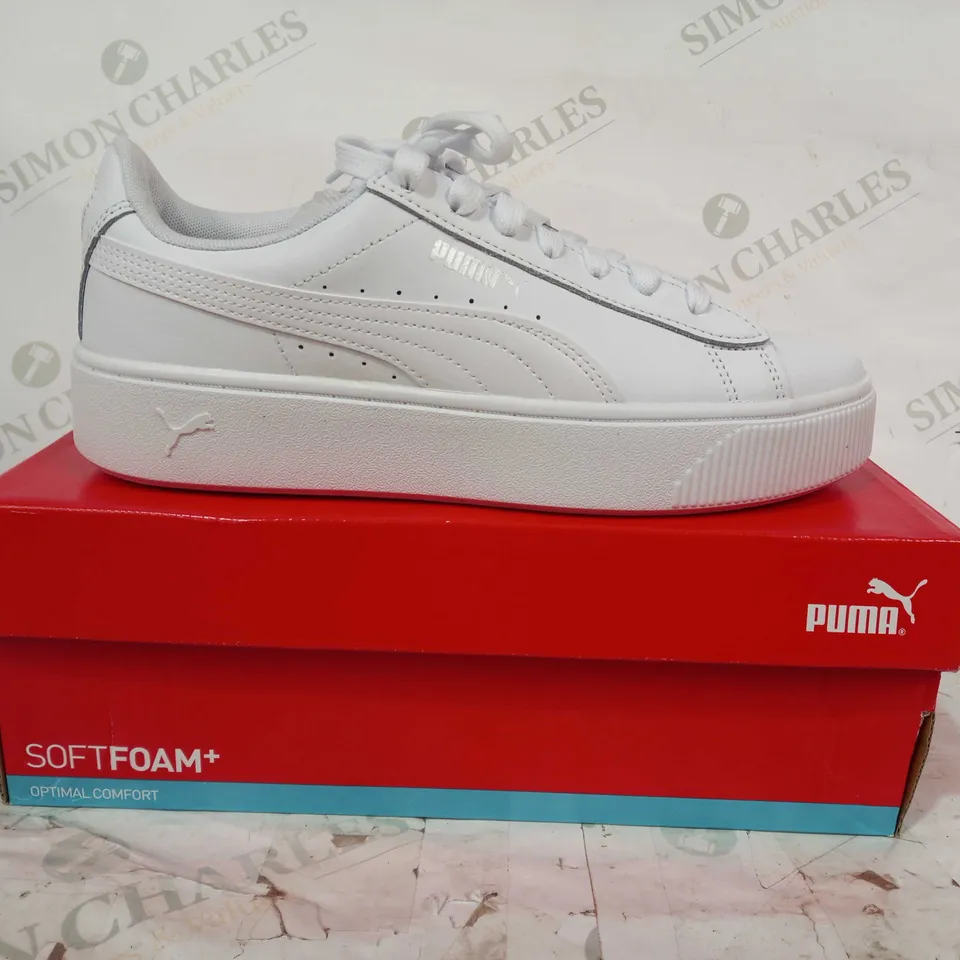 BOXED PAIR OF PUMA TRAINERS IN WHITE UK SIZE 6