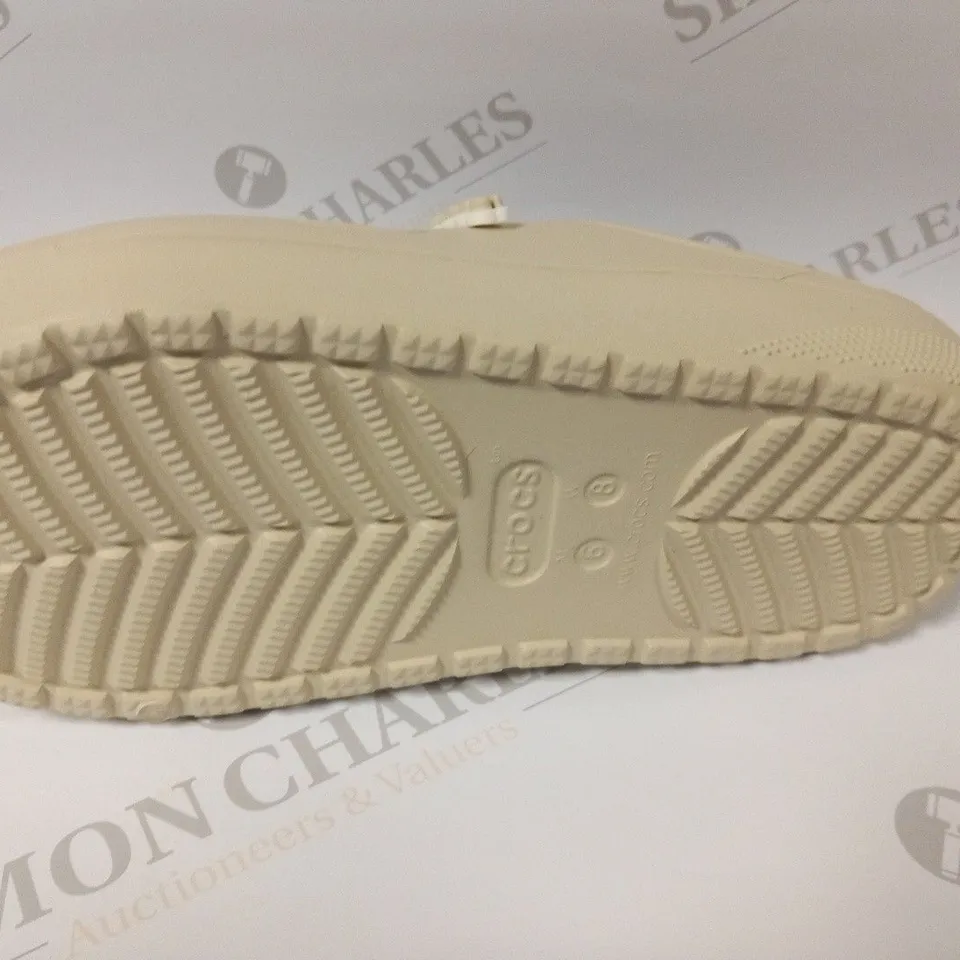 CROCS CLASSIC COZZY SANDAL SIZE M5/W6