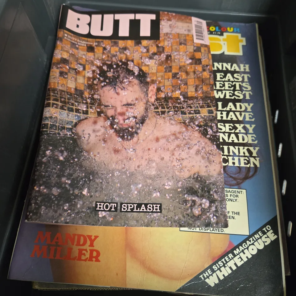 TOTE OF APPROXIMATELY 20 ASSORTED VINTAGE ADULT MAGAZINES TO INCLUDE - CLUB - MAYFAIR