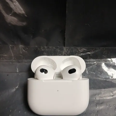 WIRELESS EARBUDS IN WHITE CHARGING CASE (APPLE AIRPODS-STYLE) 