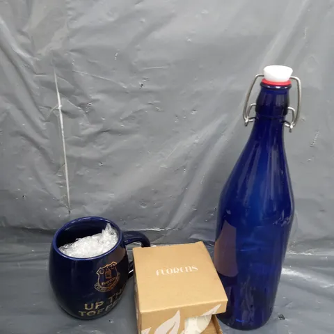 APPROXIMATELY 4 ASSORTED HOUSEHOLD ITEMS TO INCLUDE, MUGS , ETC