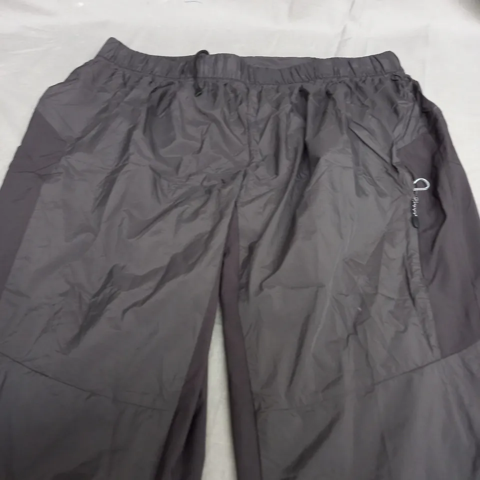 H&M RUNNING PANTS IN BLACK - XXL