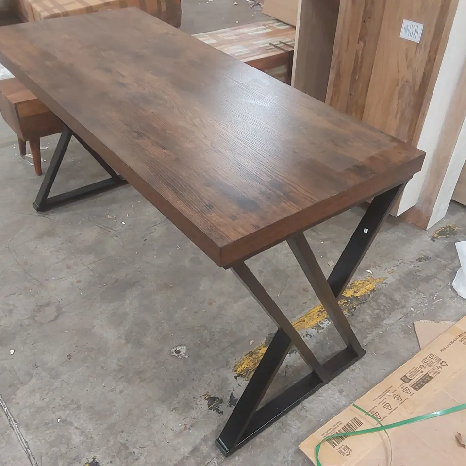 BRICEN 140CM W RECTANGLE DESK FRAME COLOUR: BLACK TOP COLOUR:RUSTIC BROWN