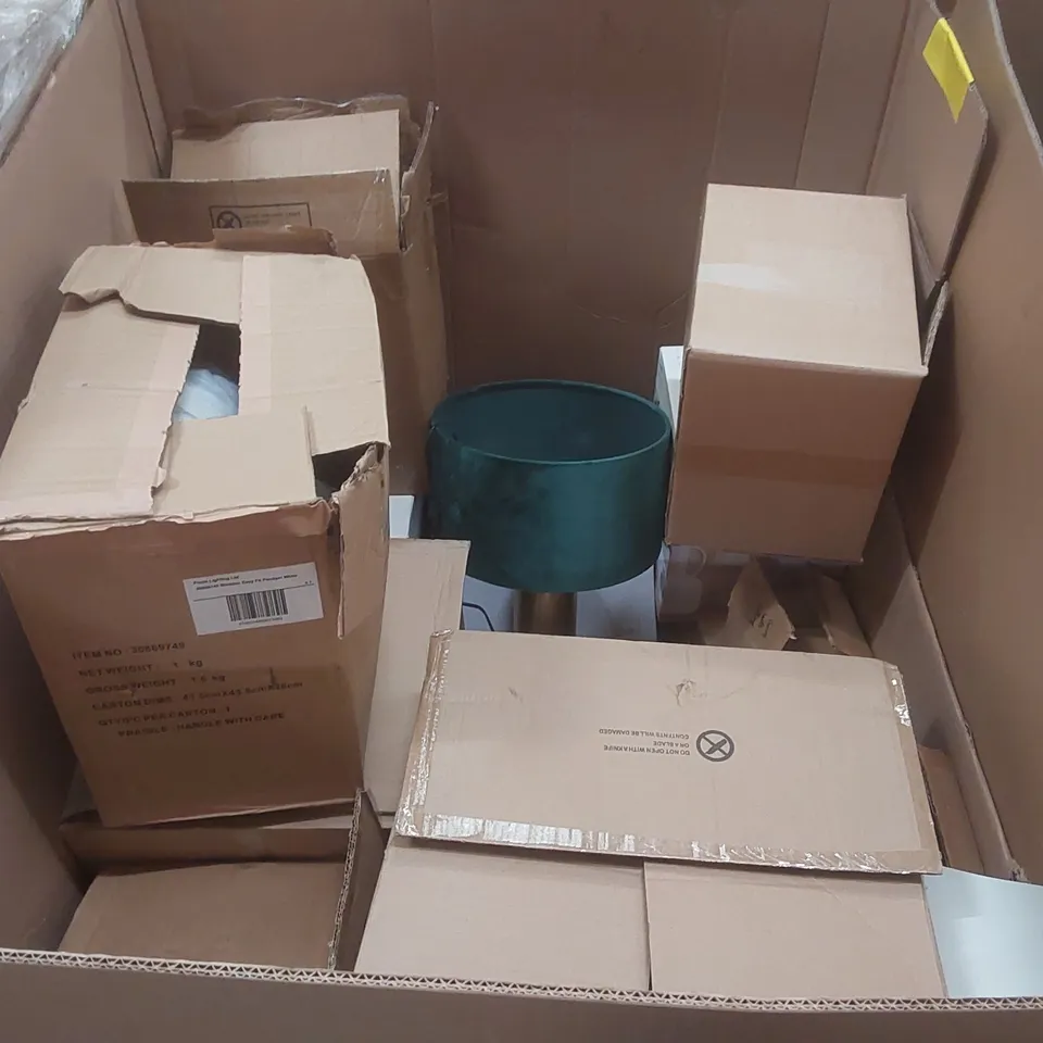 PALLET CONTAINING A VERY LARGE QUANTITY OF ASSORTED DESIGNER LIGHTING PRODUCTS INCLUDING: RAID TABLE LAMP, MARIE THERESE SEMI FLUSH CEILING LIGHT, CORTEZ INTEGRATED LED LIGHT, FLOYD FLOOR LAMP ECT