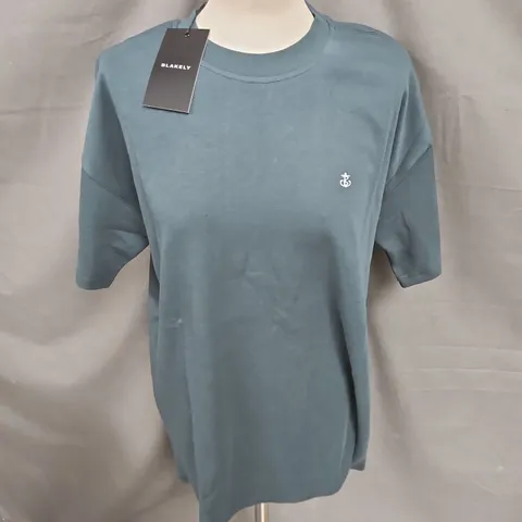 BLAKELY EMBROIDERED TSHIRT IN DEEP SEA GREEN SIZE L